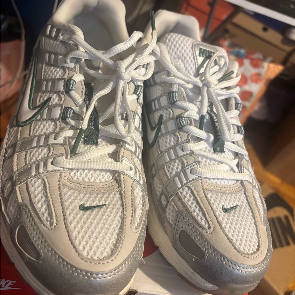 Nike White and Green Sneakers